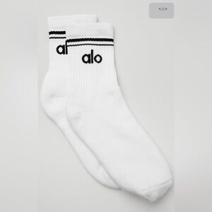 ALO Yoga Unisex  Throwback White Athletic Socks